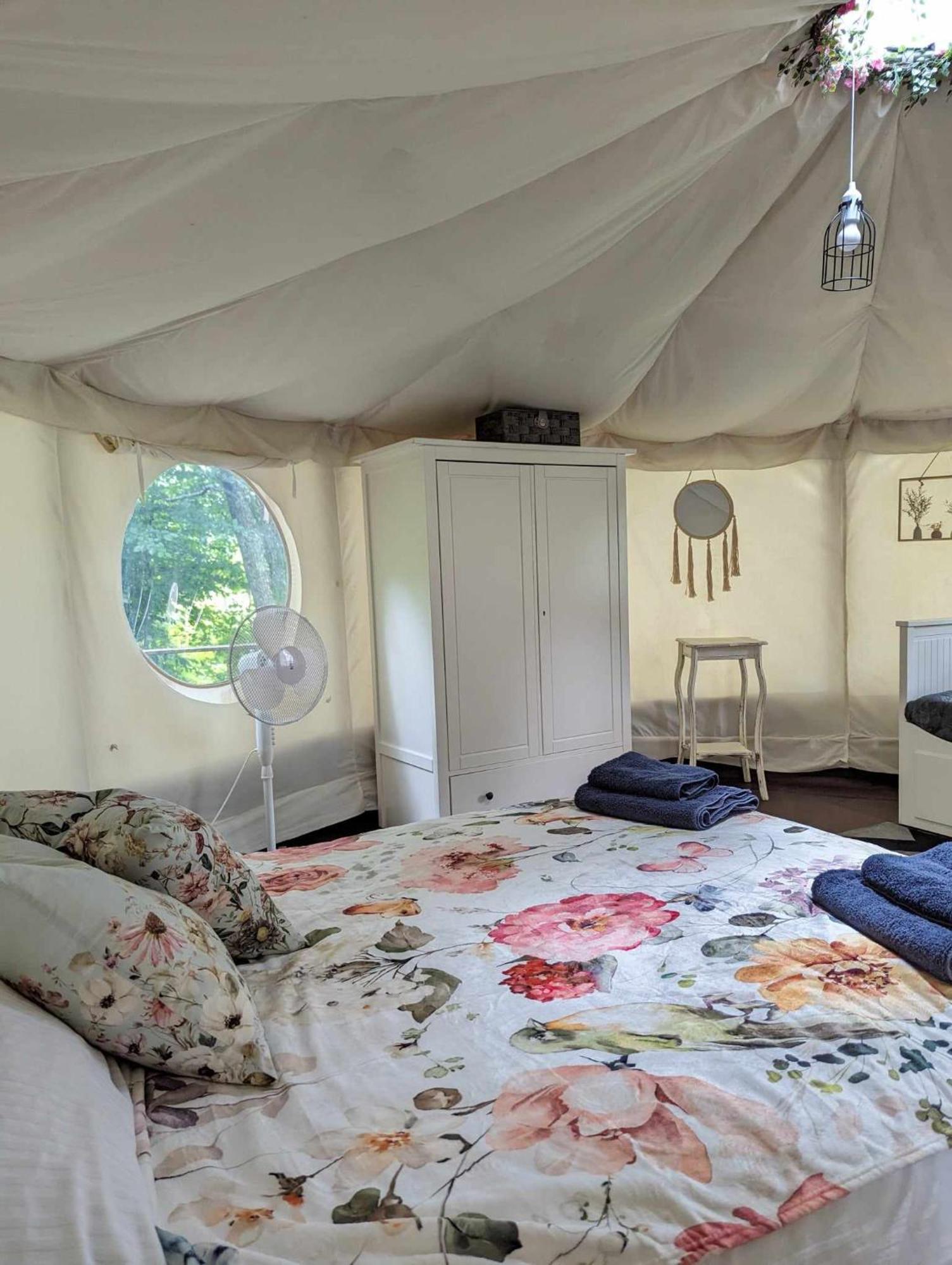 Luxury Glamping @Moulin Des Forges Hotel Moutier-Malcard Exterior foto